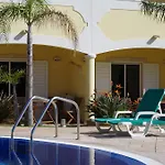 דירה @ Poolside *
