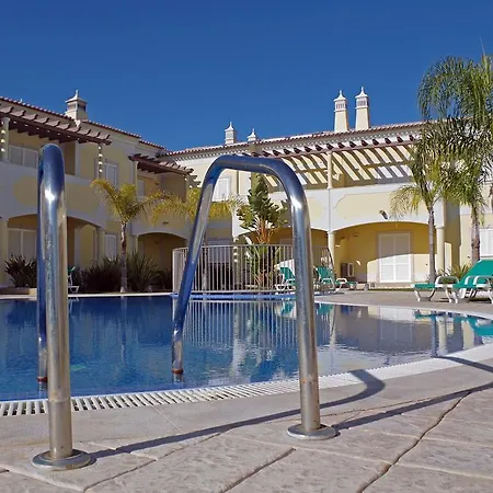@ Poolside Apartment Albufeira
