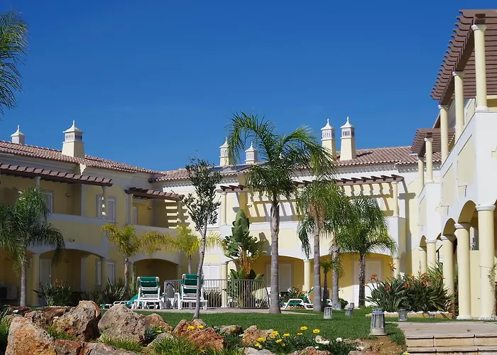 @ Poolside Apartment Albufeira